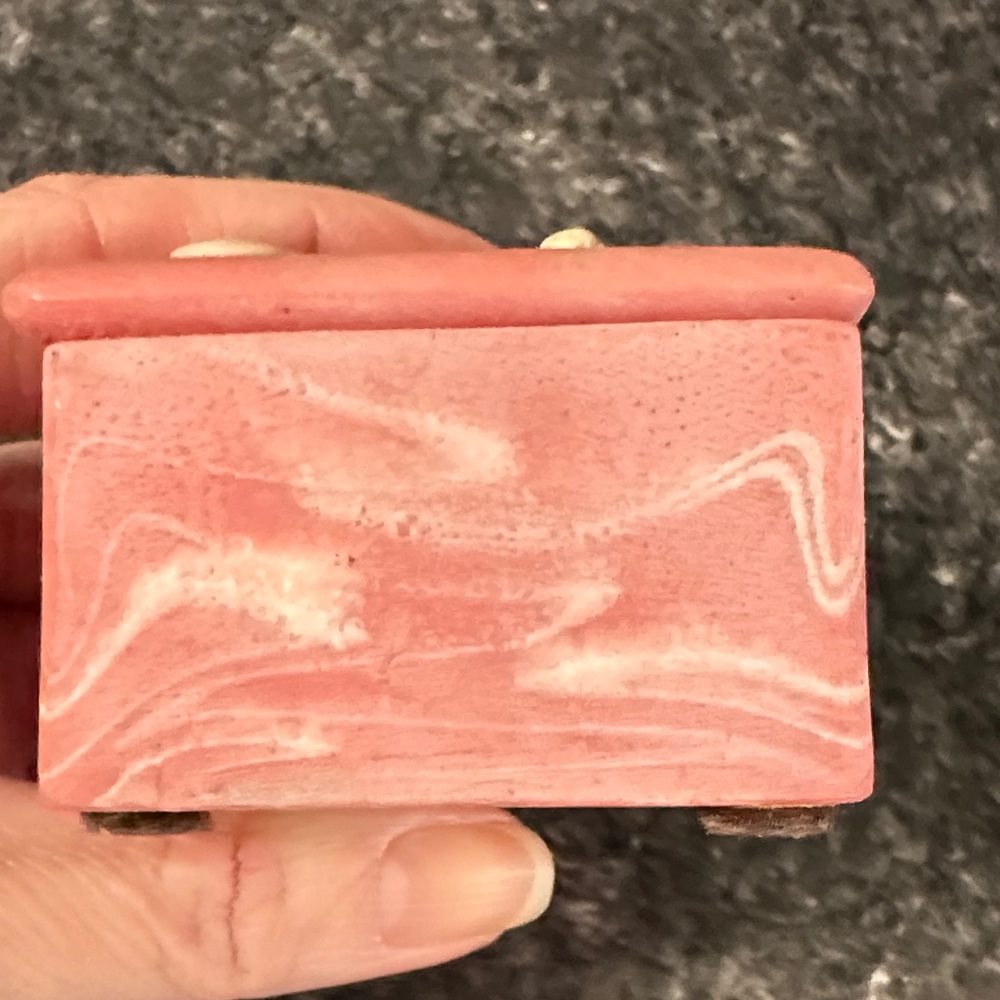 Vintage Incolay Soapstone Pink/White Trinket Box Bear with Balloons - Picture 3 of 9